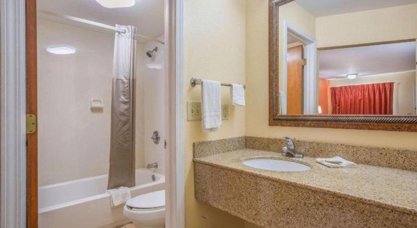 Rodeway Inn & Suites Macon Luaran gambar